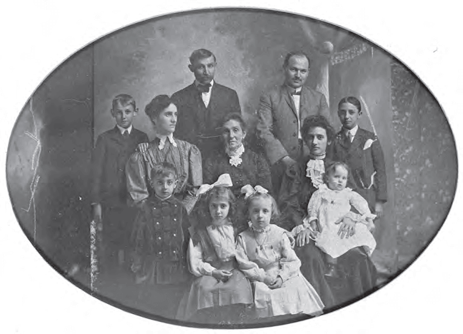 Kanner-Salomon family photo, 1905